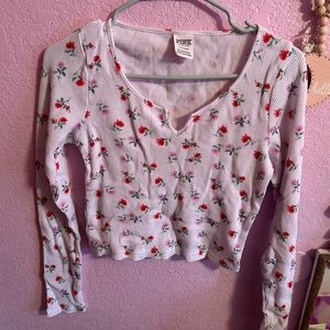 Cropped VS pink long sleeve top